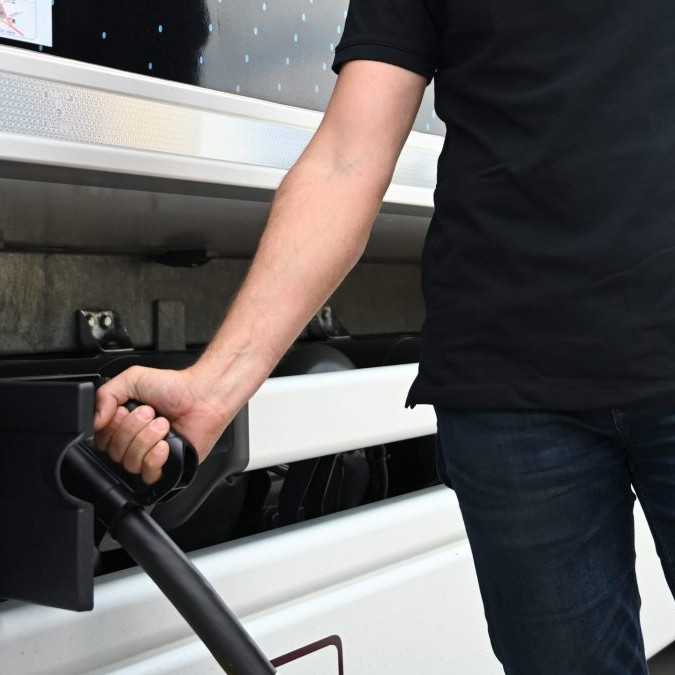 Slovensko sa čoskoro dočká rýchlych nabíjačiek na elektromobily. Auto nabijú do niekoľkých minút