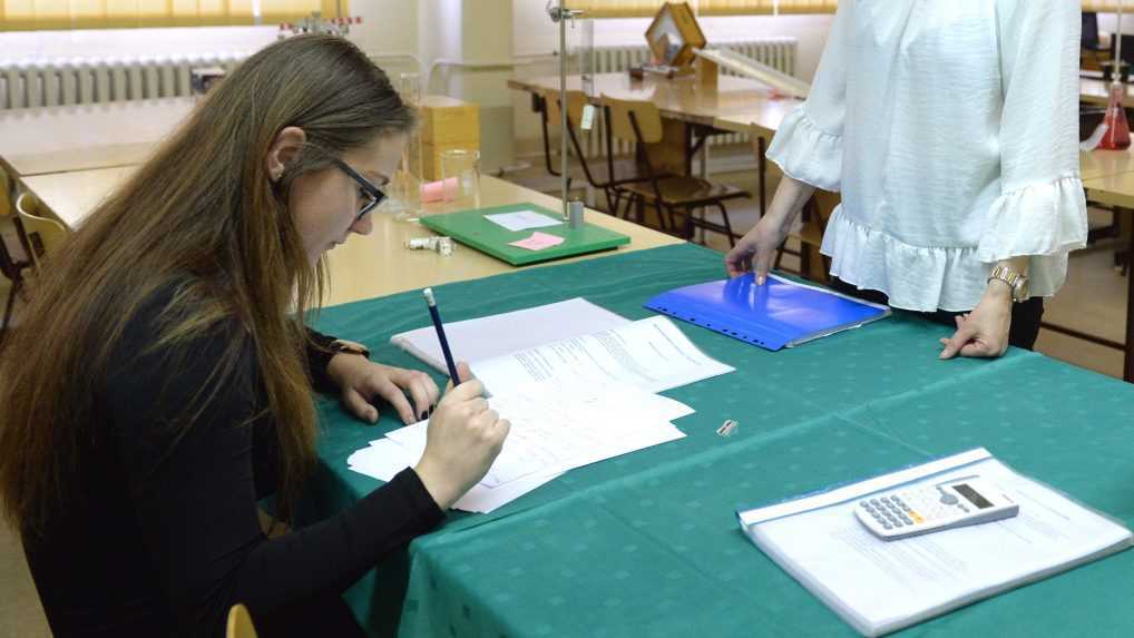 Študenti pred skúškou dospelosti: Začínajú sa ústne maturity, absolvuje ich takmer 41-tisíc stredoškolákov