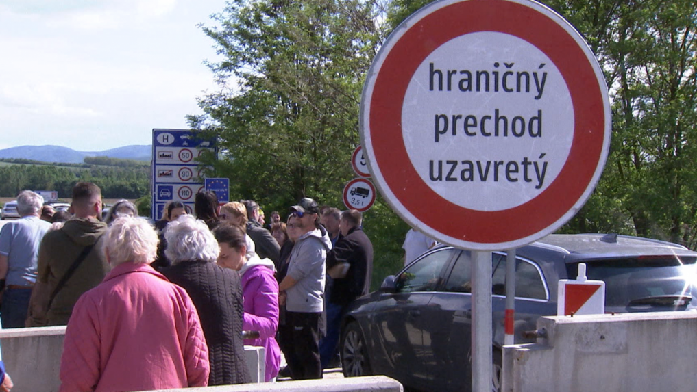 Malé hraničné priechody na východe sú stále zatvorené. Slovákom žijúcim v pohraničí dochádza trpezlivosť