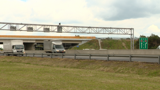 Most na križovatke D1 jeden a R1 pri Trnave.