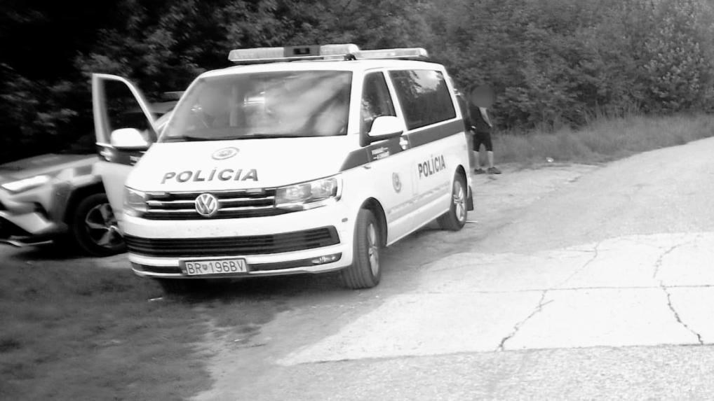 Tragédia v Brezne: Pred rodinným domom zrazil vodič dodávky batoľa (†1)