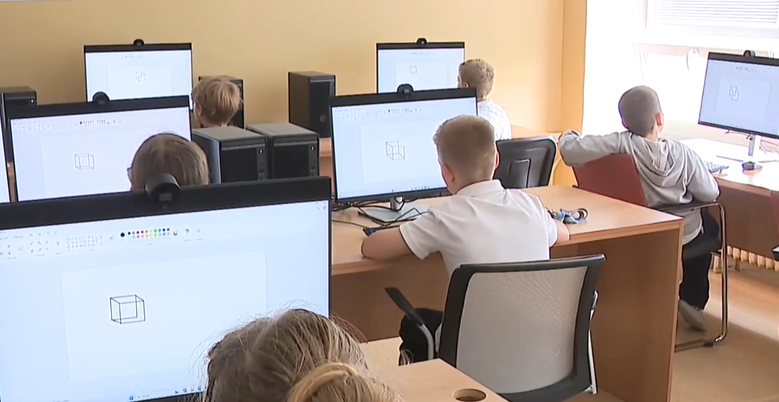 Rezort školstva chce výsledky žiakov zlepšiť aj pomocou digitálnych technológií. Dostanú tisíce tabletov či počítačov
