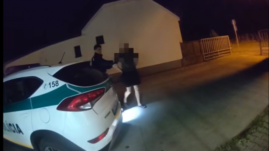 Polícia zatkla útočníka.