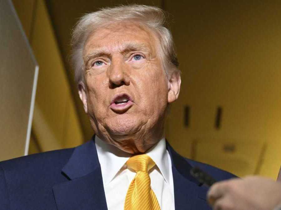 Trump je frustrovaný Putinom a pokračujúcimi útokmi na Ukrajinu. Zvažuje sankcie proti Rusku