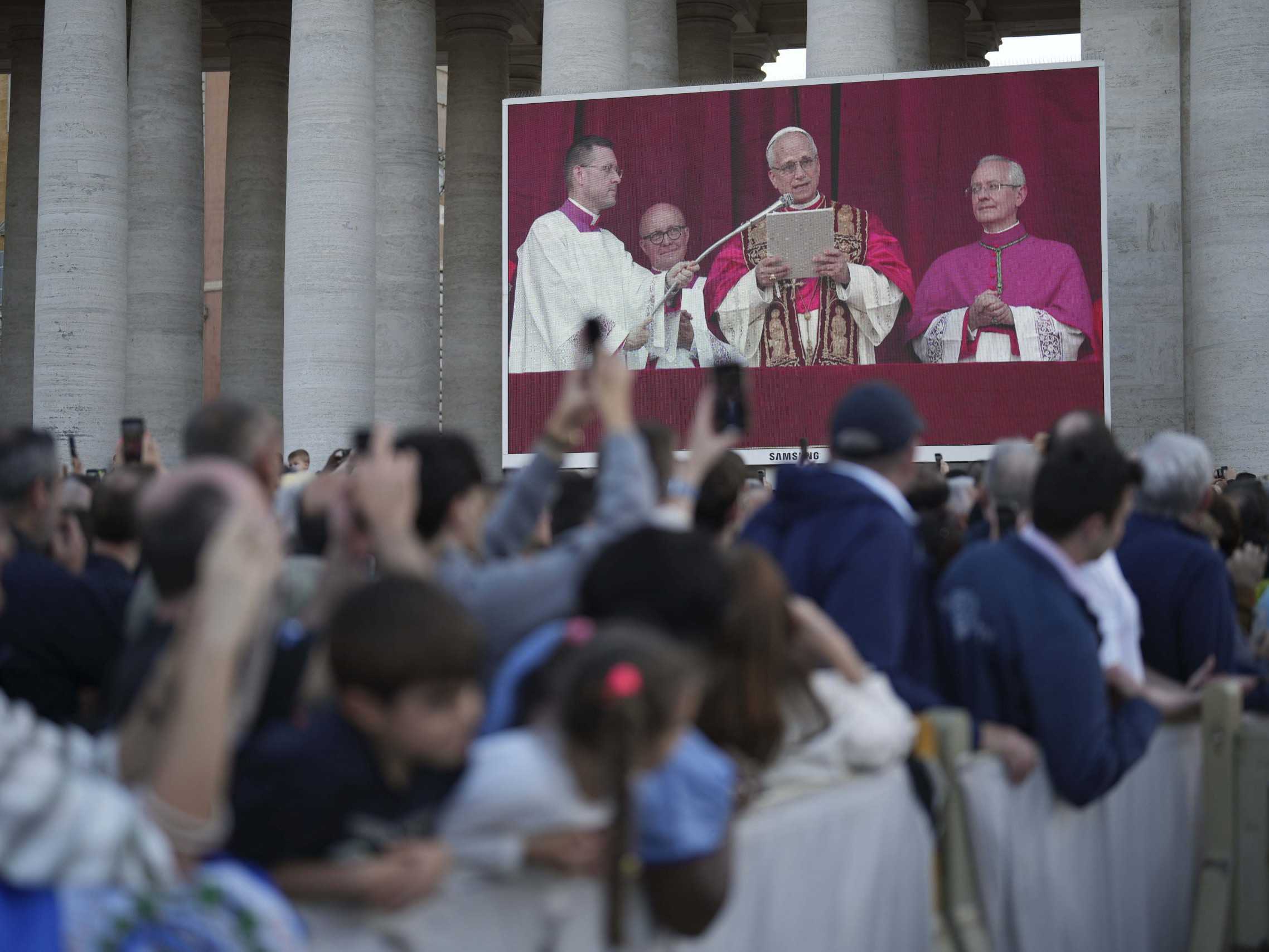 Davy vo Vatikáne zdravia nového pápeža.