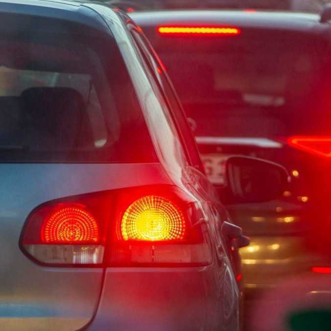 Automobilky budú mať viac času na dosiahnutie emisných cieľov. Európska únia schválila zmeny