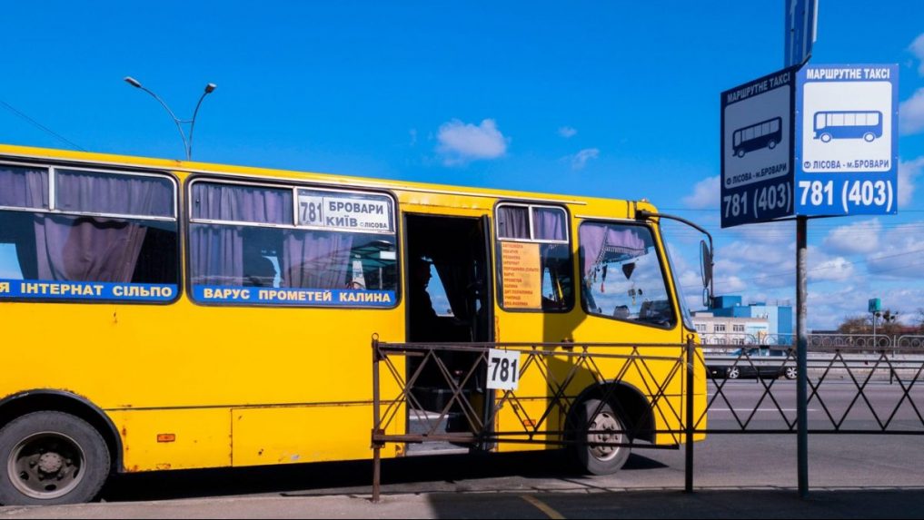 Ruský útok na minibus plný civilistov si vyžiadal deväť obetí. Rusi tvrdia, že zasiahli vojenskú techniku