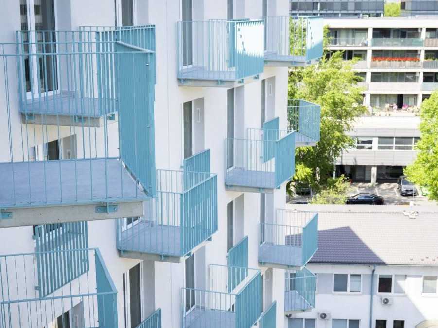 Na ilustračnej snímke bytovka v Bratislave.