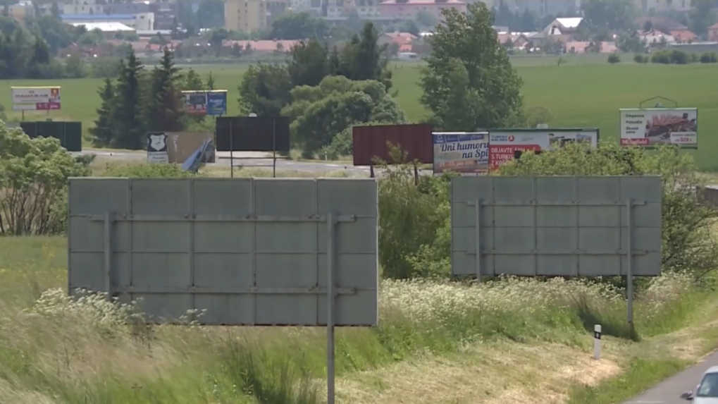 Z Tatier postupne miznú reklamné pútače: V dobe internetu a sociálnych sietí vizuálny smog nepotrebujú