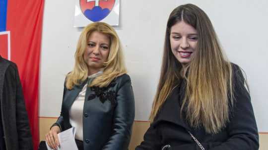 Na archívnej snímke bývalá prezidentka Zuzana Čaputová s dcérou Leou.