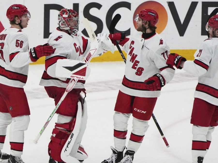 NHL: Hurricanes v dueli s Panthers odvrátili hrozbu vyradenia a pokračujú v boji o Stanleyho pohár