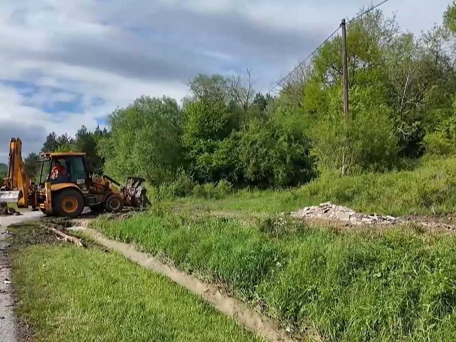 Ďapalovcami na východe Slovenska sa prehnala silná búrka s krúpami, zaplavilo viacero domov