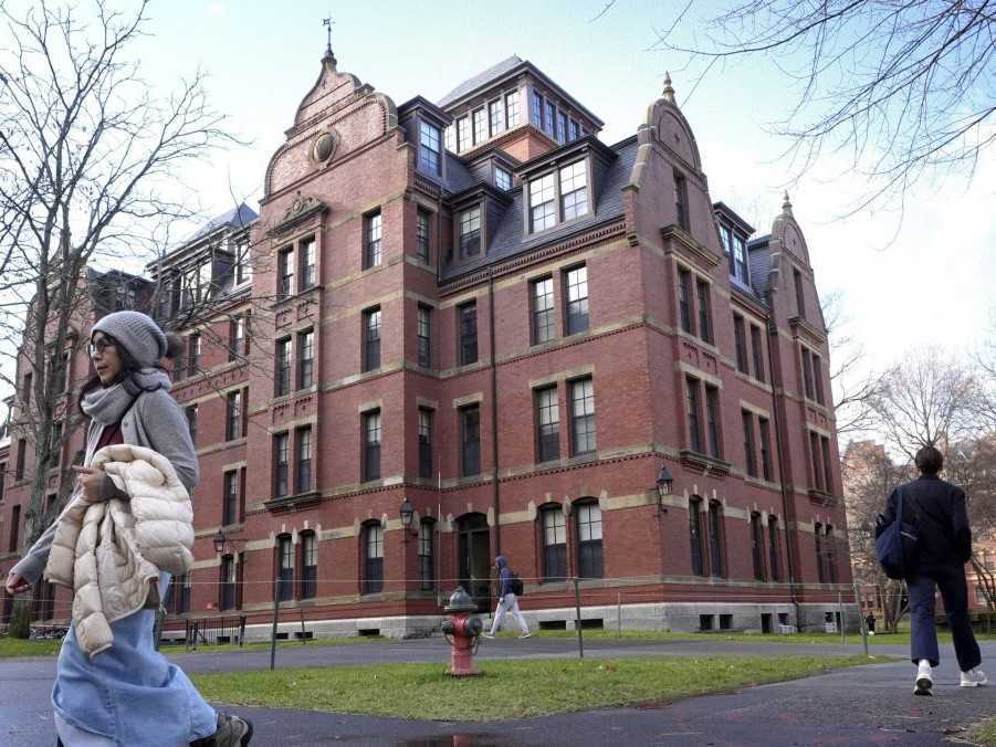 budova v kampuse Harvardovej univerzity