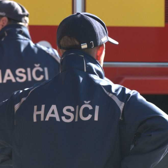 Na východe mal vlak kolíziu s autom: Na mieste nehody zasahovali hasiči