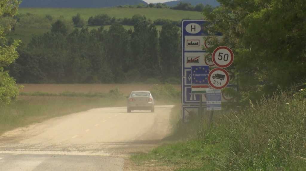 Malé hraničné priechody na Slovensku opäť otvorili. Miestni to vítajú, mnohým to výrazne komplikovalo život