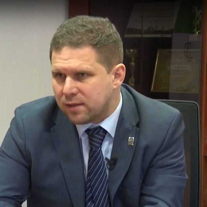 Starosta Petržalky J. Hrčka sa vzdá funkcie. Reaguje na miliónový podvod jedného zo zamestnancov
