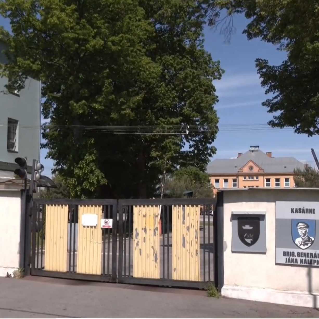 V kasárňach v Trebišove utrpel vojak Ozbrojených síl strelné poranenia. Jeho stav je podľa lekárov vážny