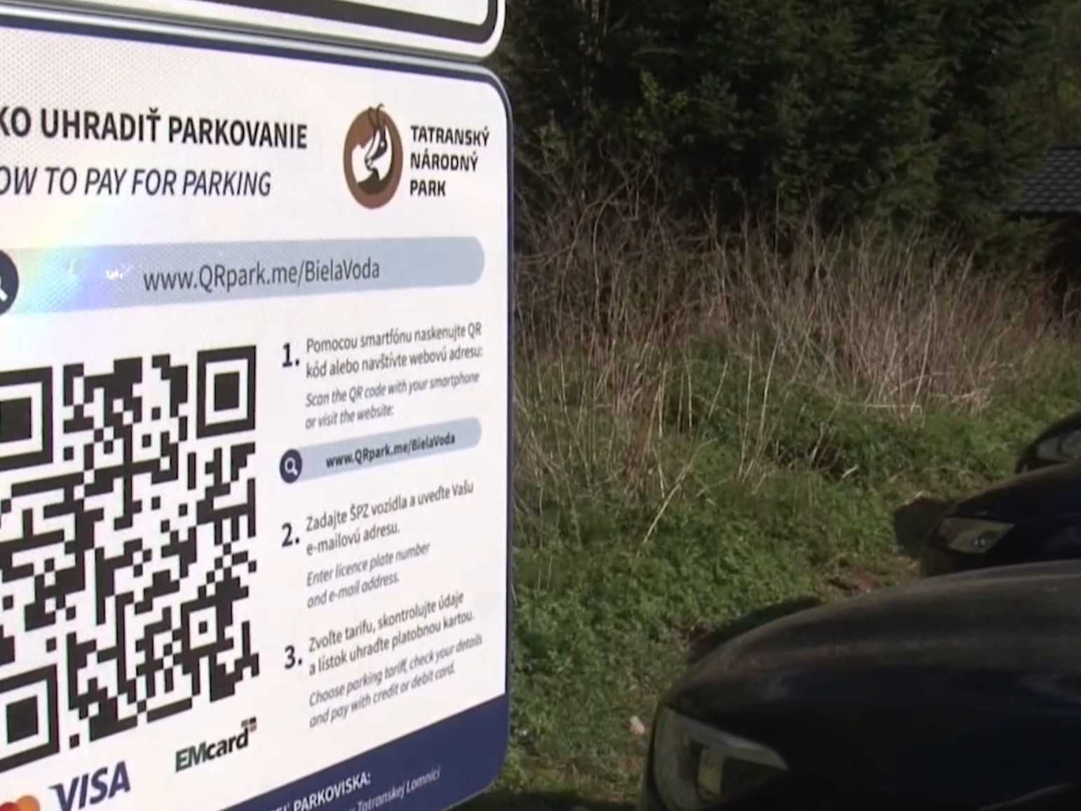 Na parkoviskách vo Vysokých Tatrách sa platí pomocou QR kódu. K chaosu prispieva aj nevhodné správanie turistov