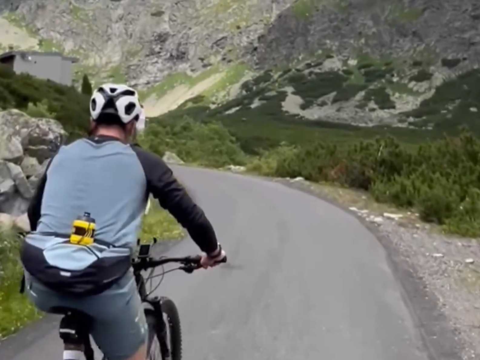 V Tatrách pribúda cyklistov a s nimi aj kolízie: Záchranári už pri úraze pomáhali viacerým športovcom