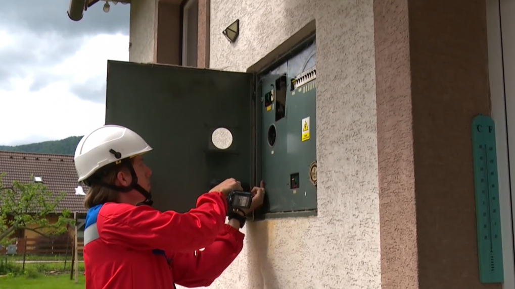 Čas sa kráti, poplatky sa čoskoro výrazne zvýšia. Energetici vyzývajú na bezplatnú výmenu ističov, ktorou ušetríte