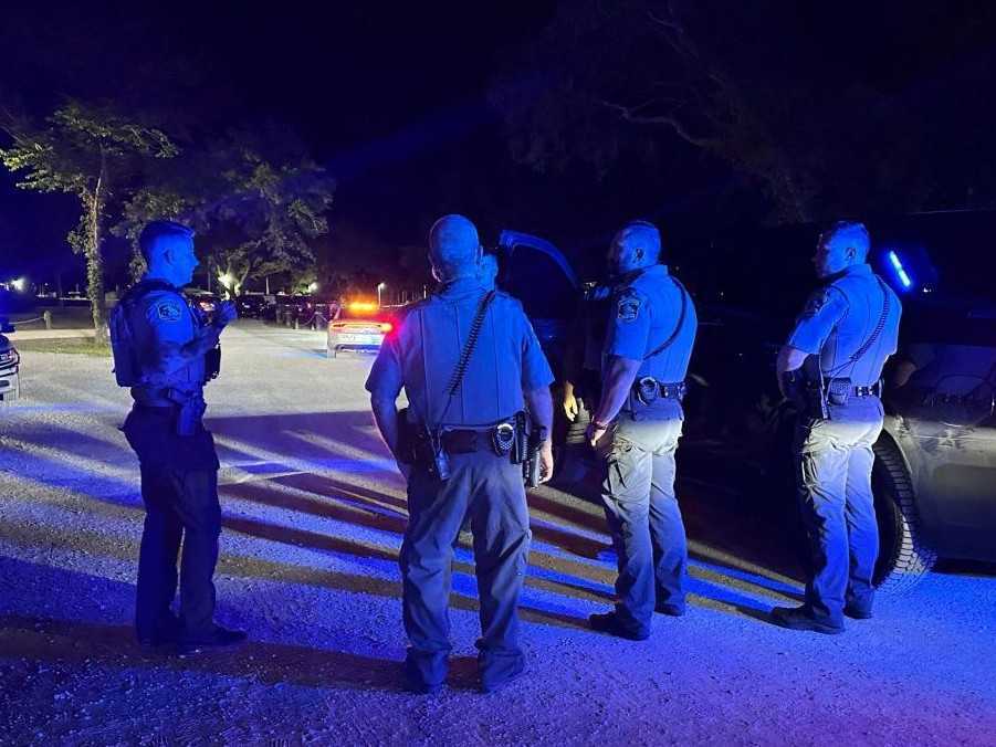 Na snímke polícia na mieste streľby v Južnej Karolíne.