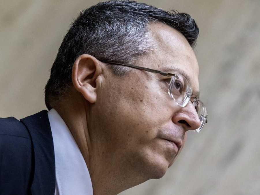 Rozpočtová rada o konsolidácii: Vláda už dane nebude môcť dvíhať, šetriť musí na sebe. Mestá a obce s tým už začali