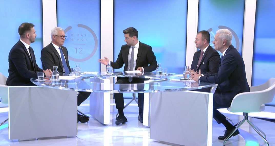 Po návšteve Moskvy je premiér podľa I. Korčoka bezpečnostným rizikom. M. Kéry poprel, že Ficova cesta bola straníckou akciou