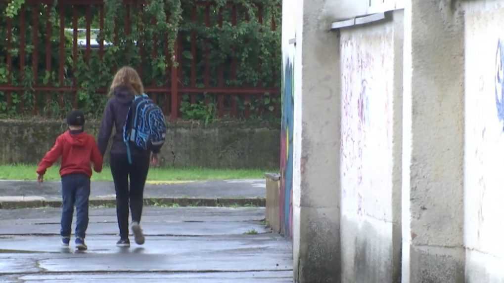 Rodičia školákov sú bezradní: V Miloslavove neprijali na školu viac než tretinu detí, hoci tam majú trvalý pobyt
