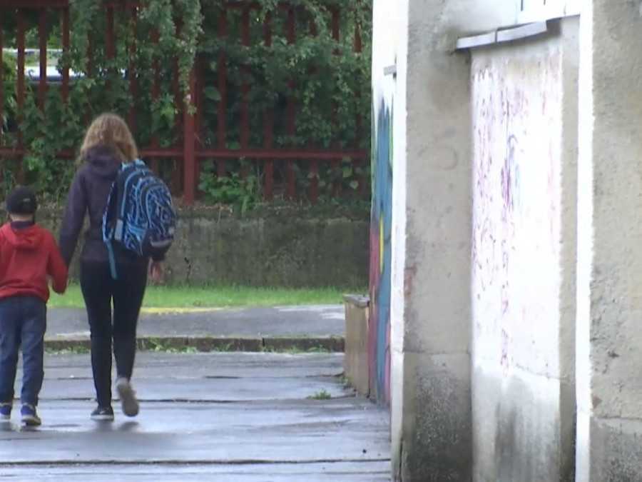 Rodičia školákov sú bezradní: V Miloslavove neprijali na školu viac než tretinu detí, hoci tam majú trvalý pobyt