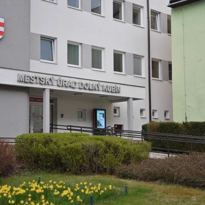 Na stavebných úradoch chýbajú pracovníci. Ich nedostatok spôsobuje dlhé čakacie doby na vybavenie žiadostí