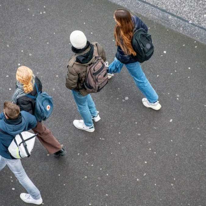Mladí Slováci sa osamostatňujú až v tridsiatke, ide o druhý najvyšší vek v EÚ. Problémom je dostupnosť bývania