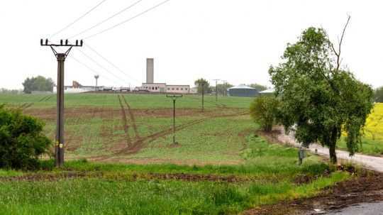 Na snímke farma v Dolných Semerovciach, kde bol potvrdený africký mor ošípaných.
