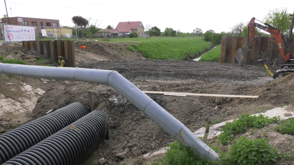Most v Malých Ripňanoch je minulosťou, dve časti obce tak zostali bez cestného prepojenia