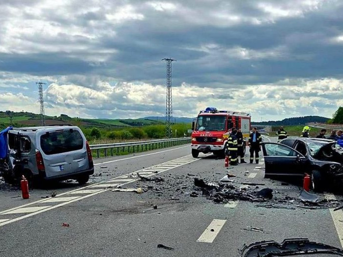 Čelnú zrážku pri Starej Ľubovni neprežila mladá vodička (†22), zraneniam podľahol aj vodič (†63) druhého auta