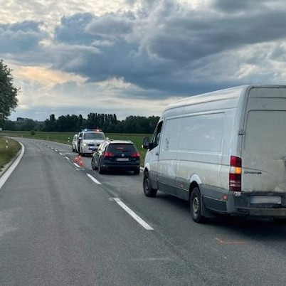 Na ceste na juhu Slovenska prišla o život chodkyňa, neosvetlenú ju zachytilo auto
