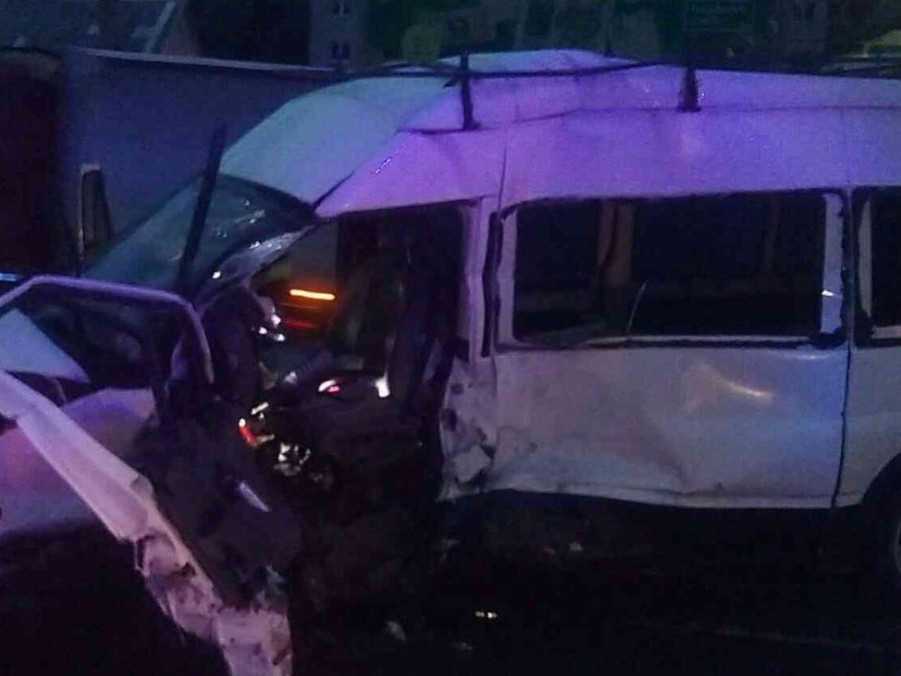 Na snímke zničené vozidlo po dopravnej nehode.