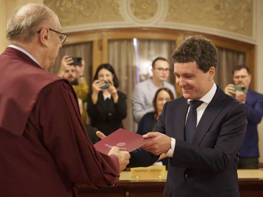 Na snímke novozvolený rumunský prezident Nicušor Dan.