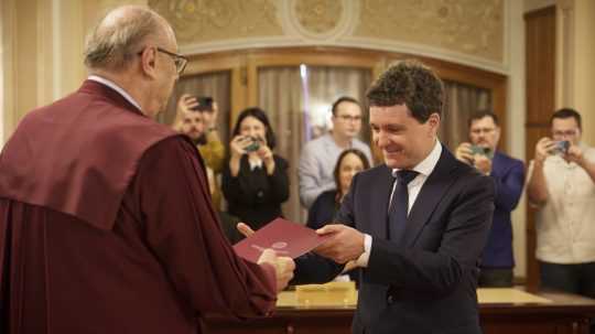 Na snímke novozvolený rumunský prezident Nicušor Dan.