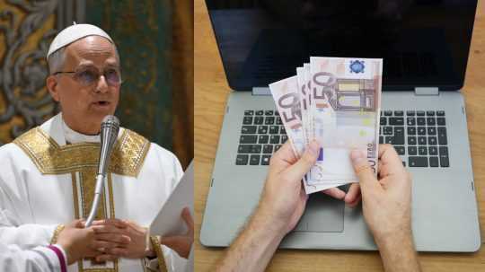 Pápež Lev Štrnásty vľavo a vpravo osoba drží 50-eurové bankovky v rukách nad notebookom.
