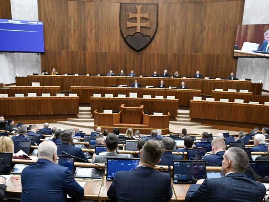 Na ilustračnej snímke rokovacia sála.