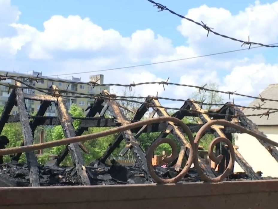 V Moldave nad Bodvou horel rodinný dom, zasahovali tam hasiči