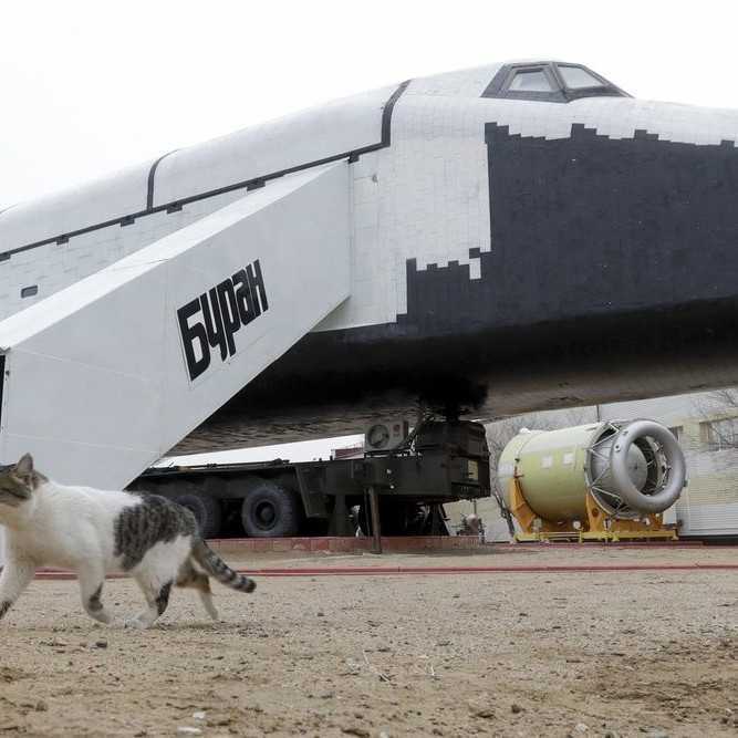Na kozmodróme Bajkonur zadržali dvoch Čechov, ktorí tam chceli fotiť raketoplán. Dostali pokutu