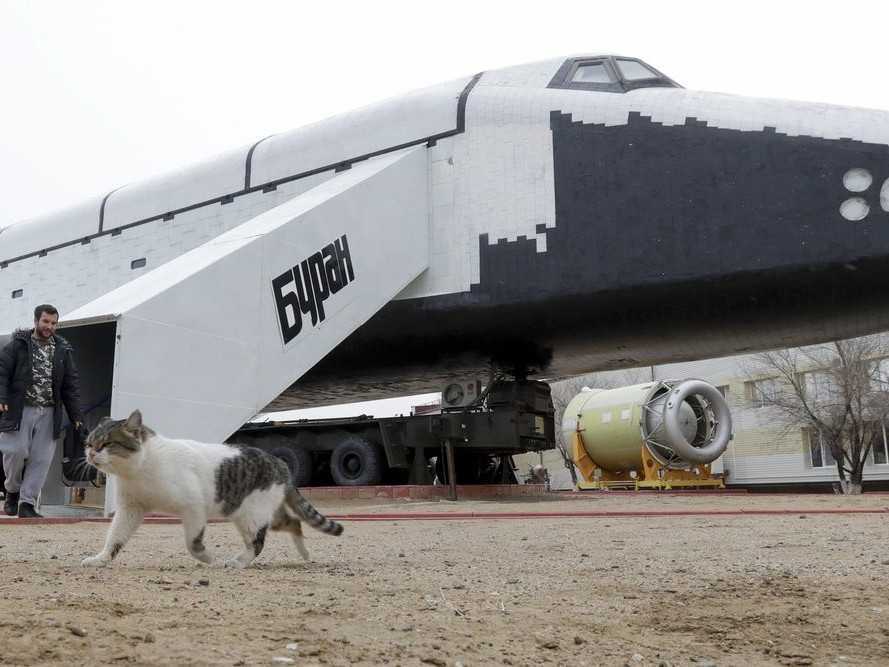 Na kozmodróme Bajkonur zadržali dvoch Čechov, ktorí tam chceli fotiť raketoplán. Dostali pokutu