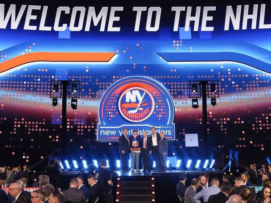 NY Islanders počas NHL draftu 2024.