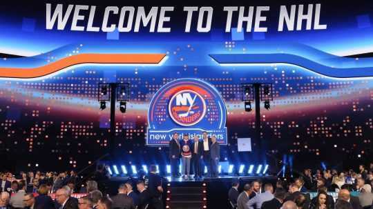 NY Islanders počas NHL draftu 2024.