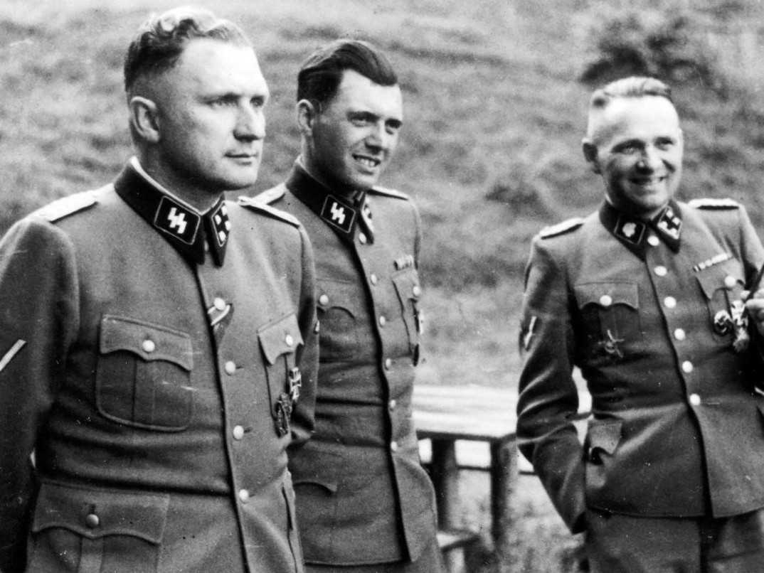 Richard Bayer, Josef Mengele a Rudolf Höss v roku 1944.