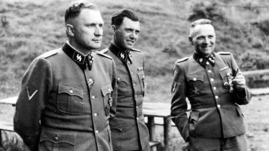 Richard Bayer, Josef Mengele a Rudolf Höss v roku 1944.
