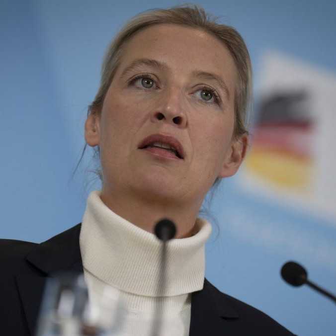 Nemecká strana AfD podala žalobu proti označeniu za pravicovo extrémistickú. Chce, aby ju kontrarozviedka prestala sledovať