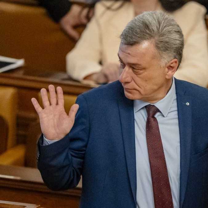 Český minister spravodlivosti Blažek podal demisiu po kauze s bitcoinmi, hoci si nie je vedomý porušenia zákona