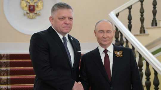 Premiér SR Robert Fico s ruským prezidentom Vladimirom Putinom.